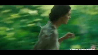 핫한 비디오에서 Keira Knightley의 사과