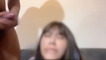 뚱뚱한 여자가 섹스 중에 만족스러운 허리를 즐깁니다